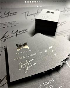 Carti de vizita carton special si folio argintiu #custombusinesscards #businesscard #cartidevizita #digitalprint #specialprint #luxuryprint #luxurybusinesscards 